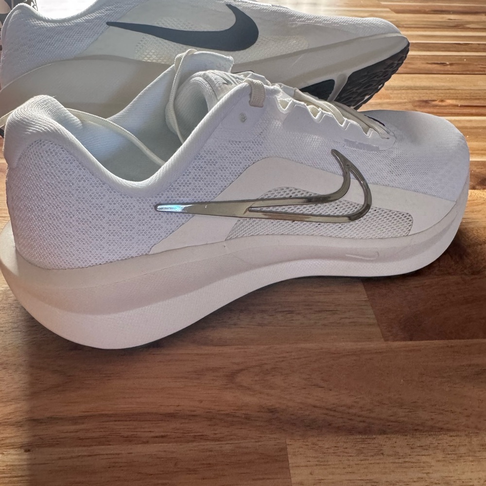 Nike Women downshifter 13 Athletic Shoes size 7.5 NIB - Picture 2 of 10